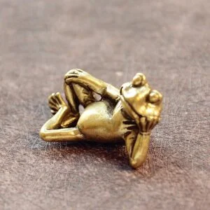 Solid Brass Lying Frog Statue Mini Figure Miniature Toy Ornament Animal Tea Pet EDC Tools & Brass Collectibles