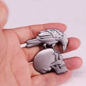 Embossed Metal Raven Skull Enamel Pin Brooch Badge Backpack Decoration Lapel Pin Halloween Horror Jewelry Accessories Gift Collectibles Ornament Miniature DIY Craft